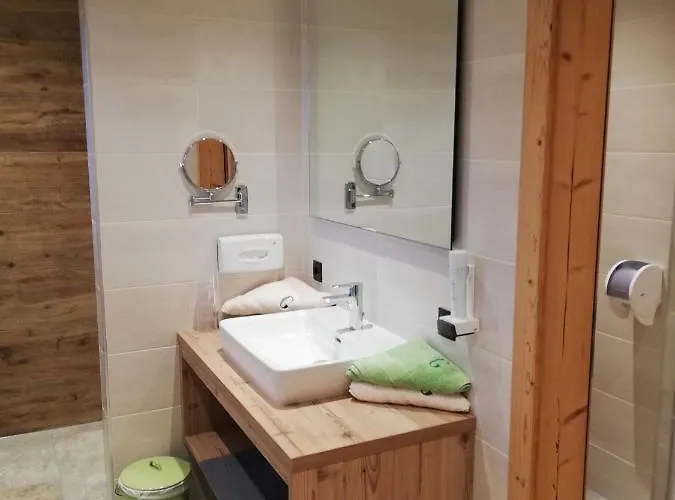 Goglhof Affittacamere 4*